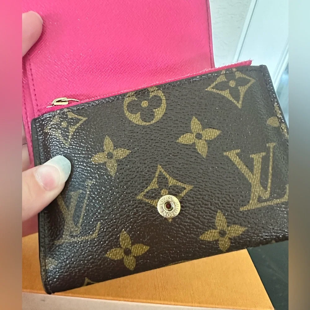 💞SOLD! Louis Vuitton Victorine Christmas Animation Wallet Monogram Rose Pivoine - Picture 4 of 15
